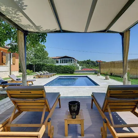 Villa In With Private Pool & Near *