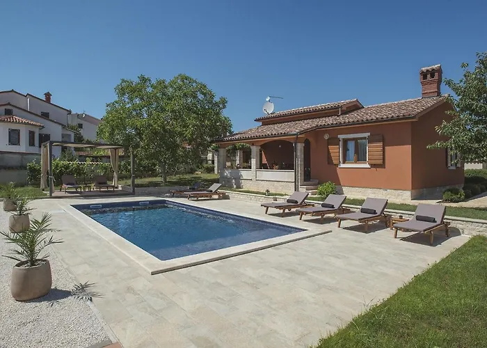 In With Private Pool & Near