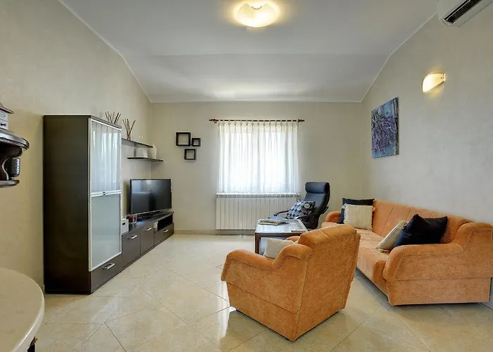 In With Private Pool & Near