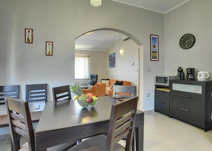 In With Private Pool & Near * Peroj