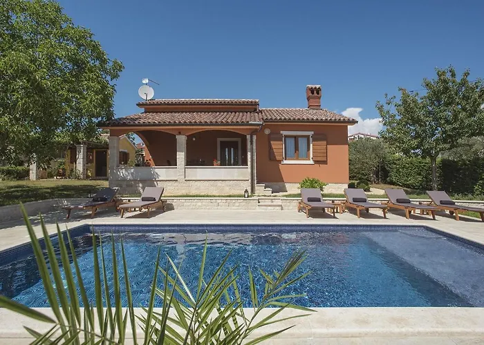 In With Private Pool & Near Villa *