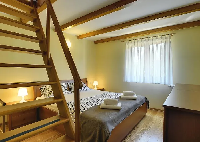 In With Private Pool & Near