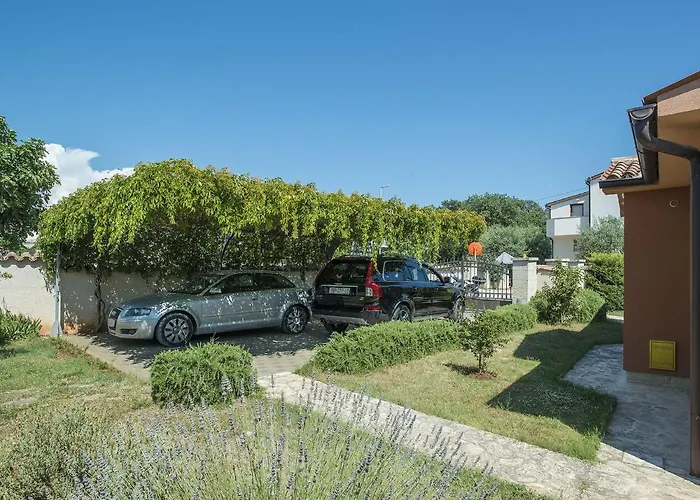 In With Private Pool & Near Villa