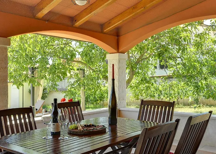 In With Private Pool & Near Villa