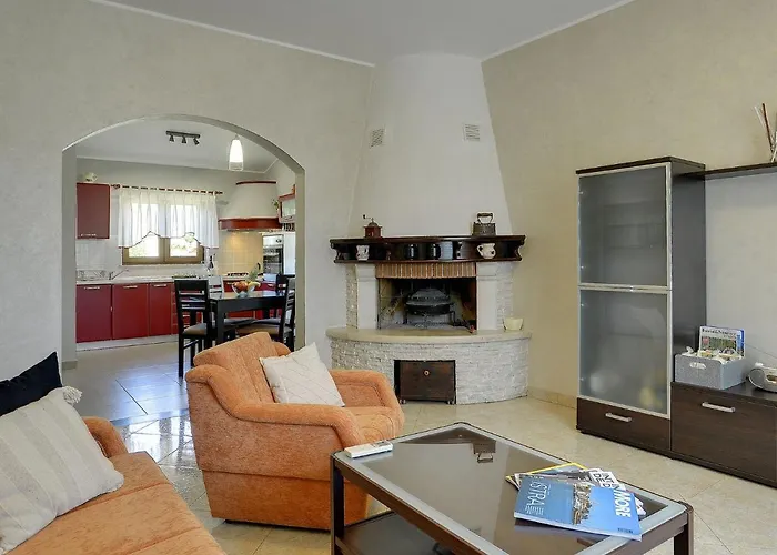 Villa In With Private Pool & Near Peroj