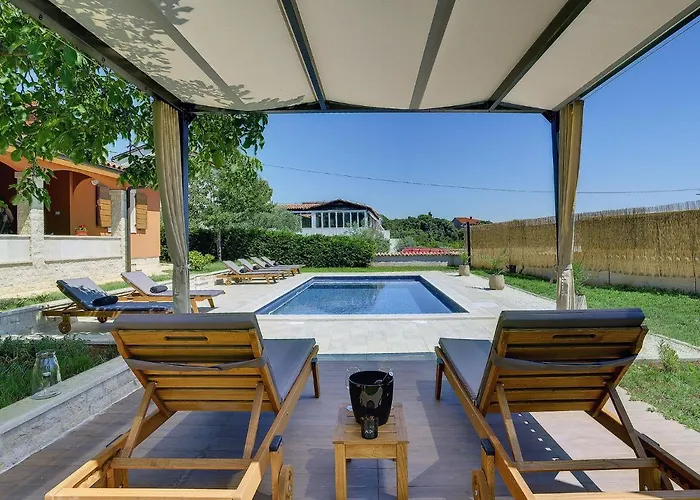 Villa In With Private Pool & Near *