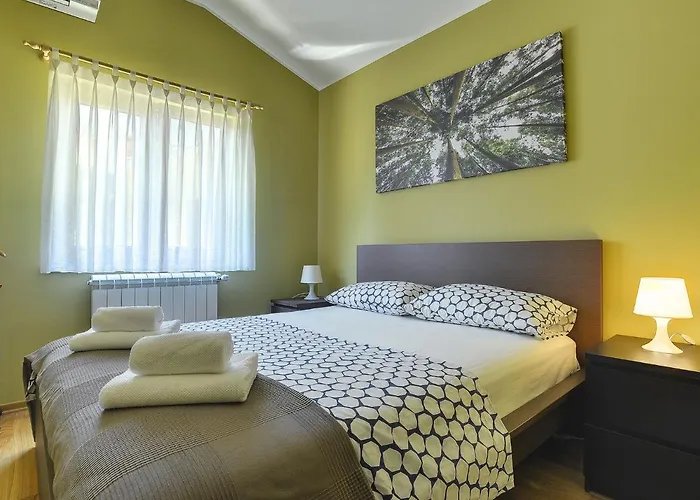 In With Private Pool & Near Villa