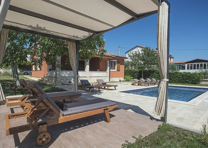 In With Private Pool & Near Villa *