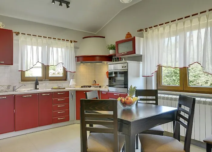 Villa In With Private Pool & Near